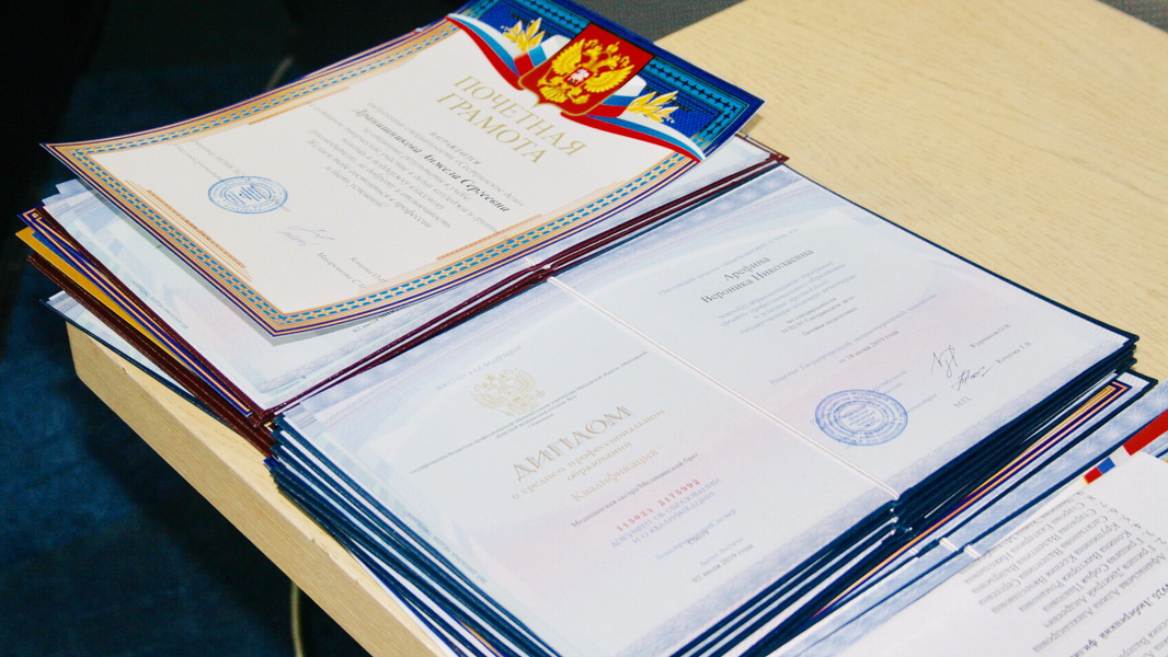 Выпускникам Ступинского медицинского колледжа вручили дипломы